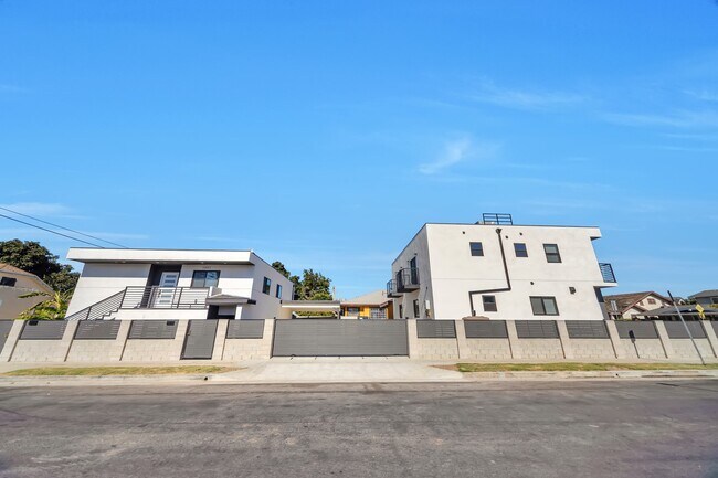 Building Photo - 4239 Halldale Ave