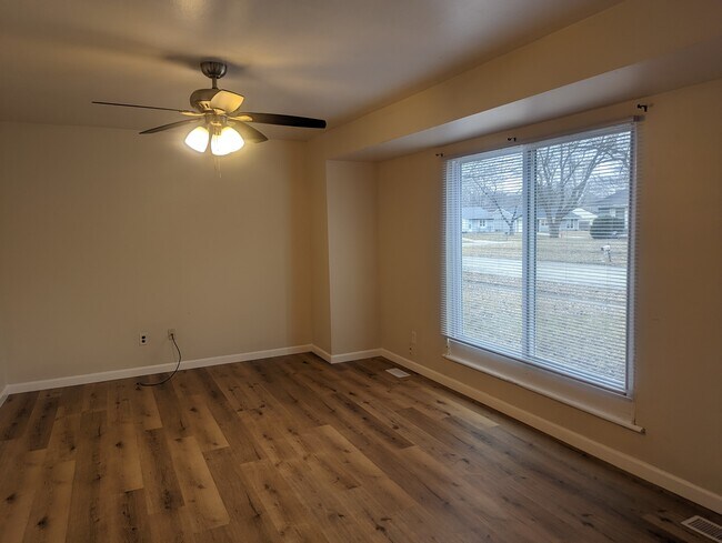 Building Photo - 3312 York Dr