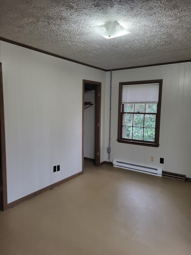 Foto del edificio - 1412 Deck Hill Rd