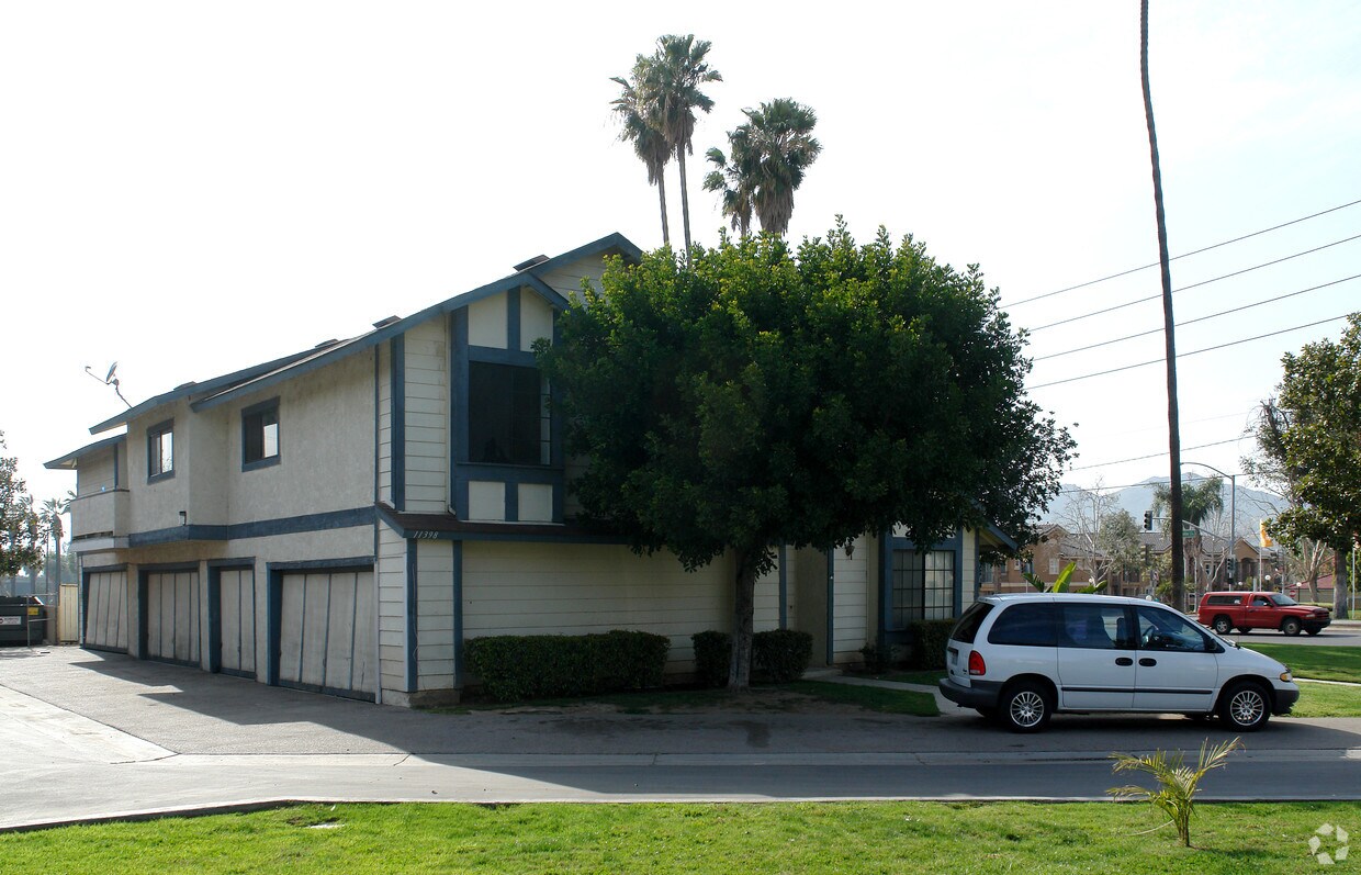 Building Photo - 11398 Magnolia Ave