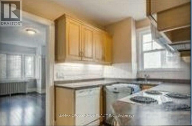 Photo du bâtiment - 69 Lawrence Ave E