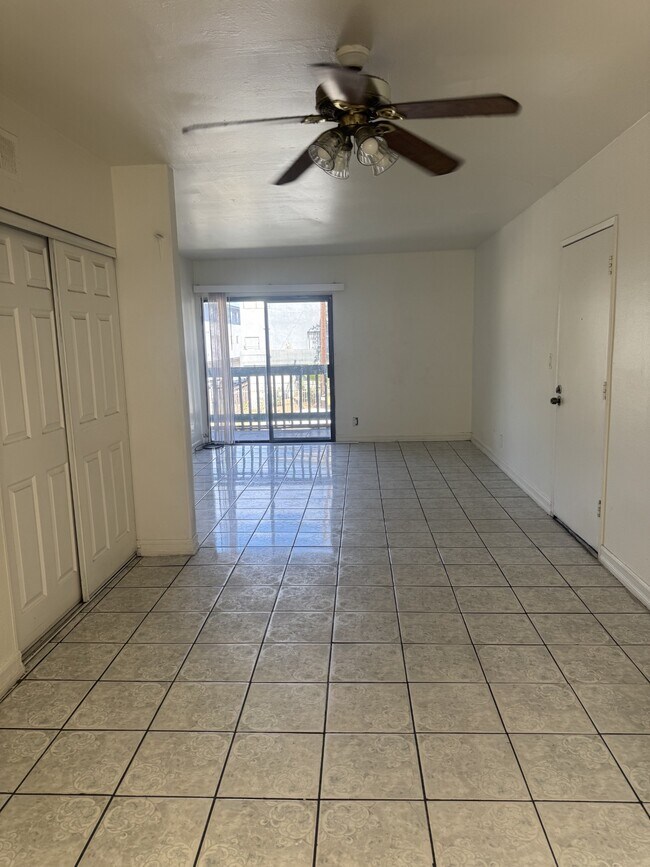 Foto del edificio - 8801 Willis Ave