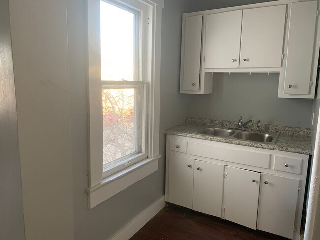 Foto del edificio - 2200 E 5th St