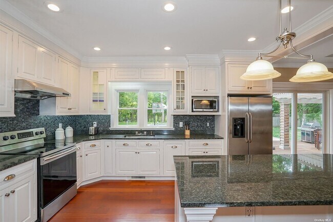 Building Photo - 38 Cedar Ridge Dr