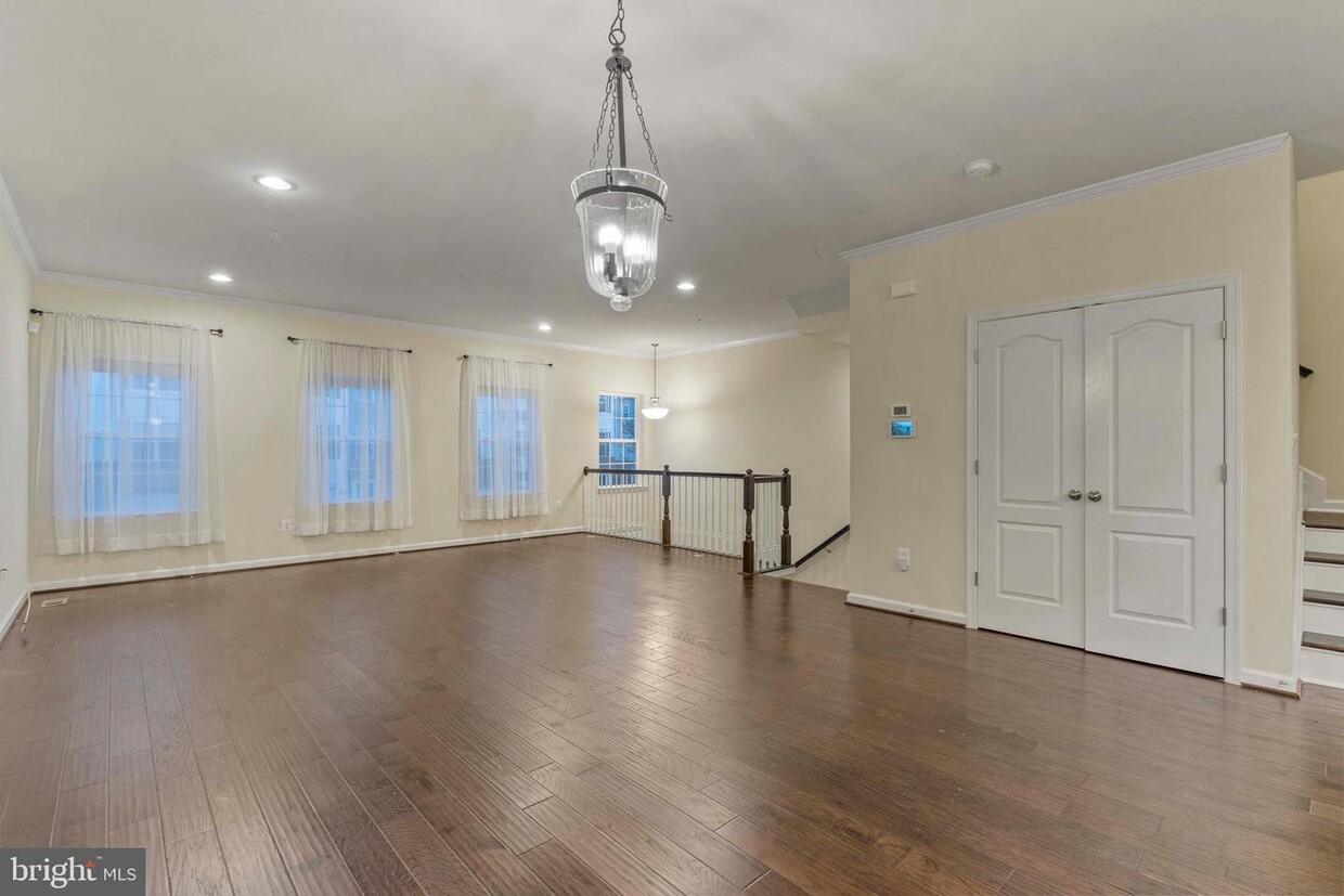 Primary Photo - 7440 Tanyard Knoll Ln