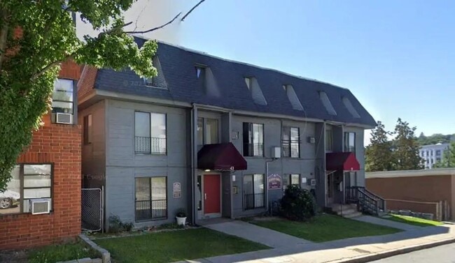 Building Photo - 37 Blossom St