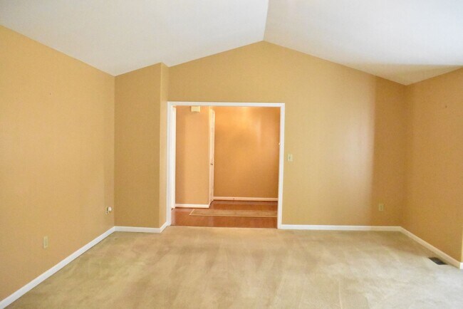 Building Photo - A Great South Stafford Location!