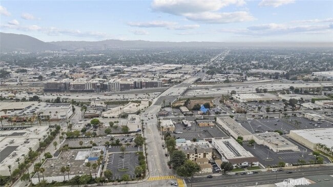 Building Photo - 231 E Burbank Blvd