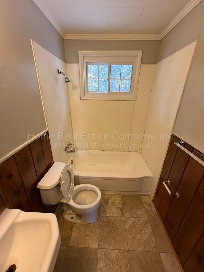 Foto del edificio - 1432 Douglas St