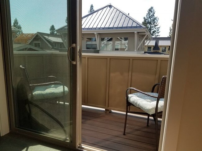 Building Photo - 2572 NW Pompy Pl