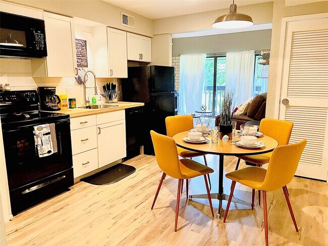 Foto del edificio - 12900 Walden Rd