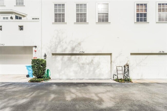 Building Photo - 1334 Chatfield Pl