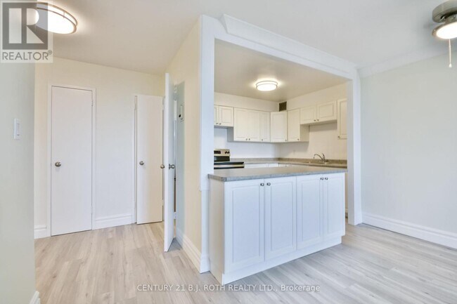 Photo du bâtiment - 2 Grove St E