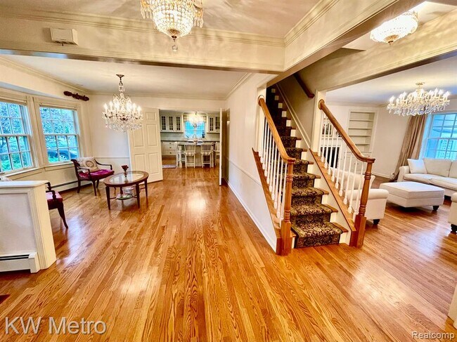 Building Photo - 622 Chesterfield Ave