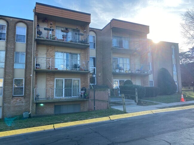 Foto del edificio - 11915 Parklawn Dr