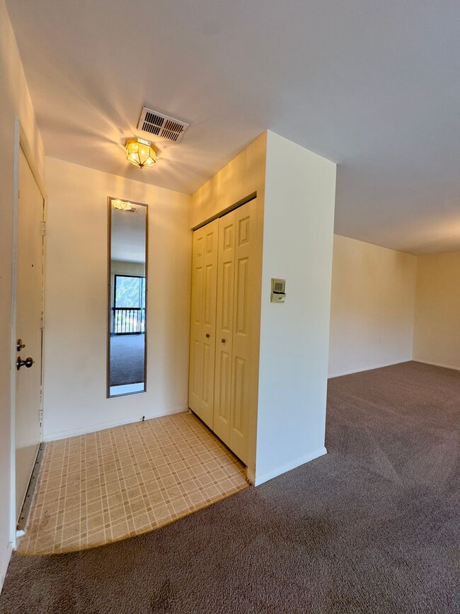 Foto del edificio - 2 Bedroom Condo in Pikesville/Courthaven
