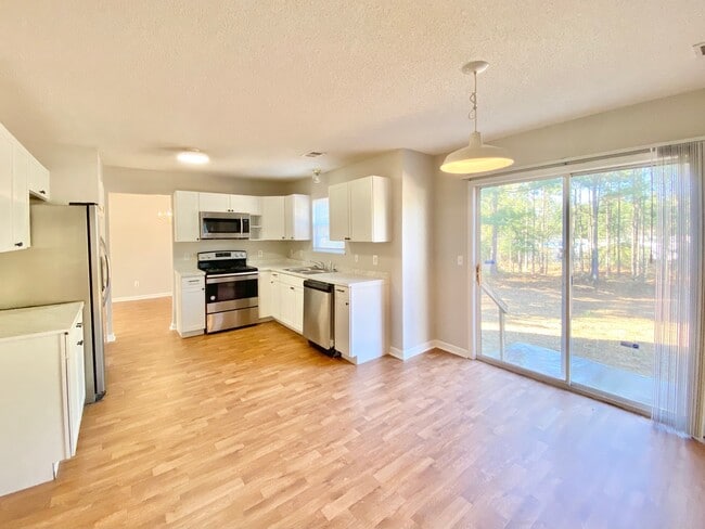 Building Photo - 425 Ridgehill Dr