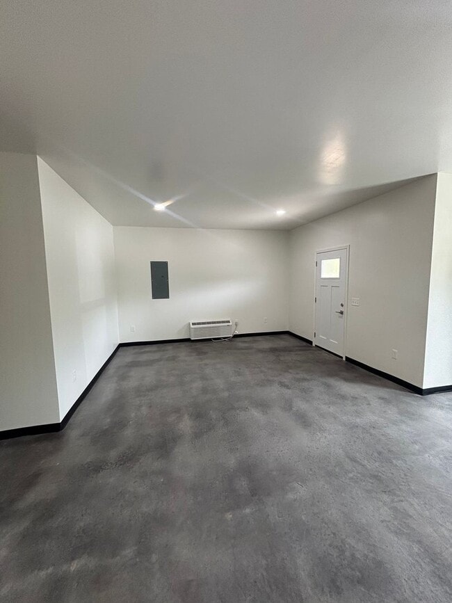 Building Photo - 180 Summit