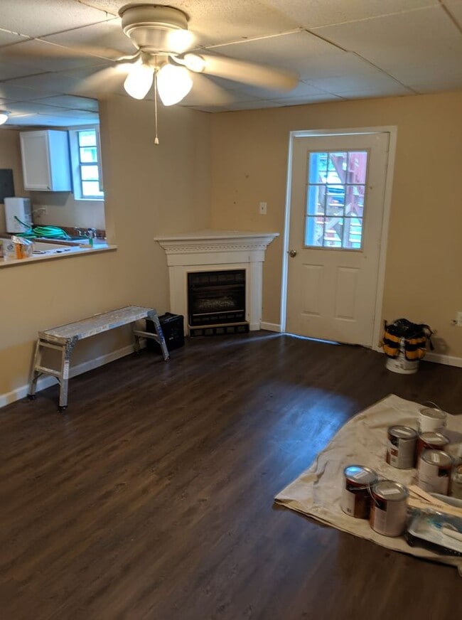 Front Room - 1026 S Bear Creek Rd