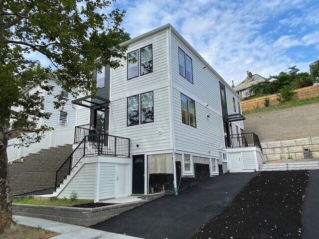 Primary Photo - 92 Walnut St