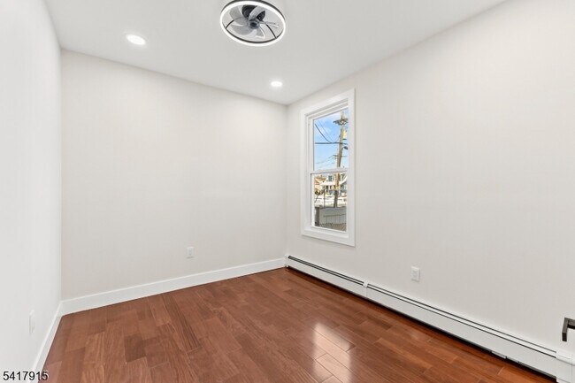 Foto del edificio - 633 Lafayette Ave