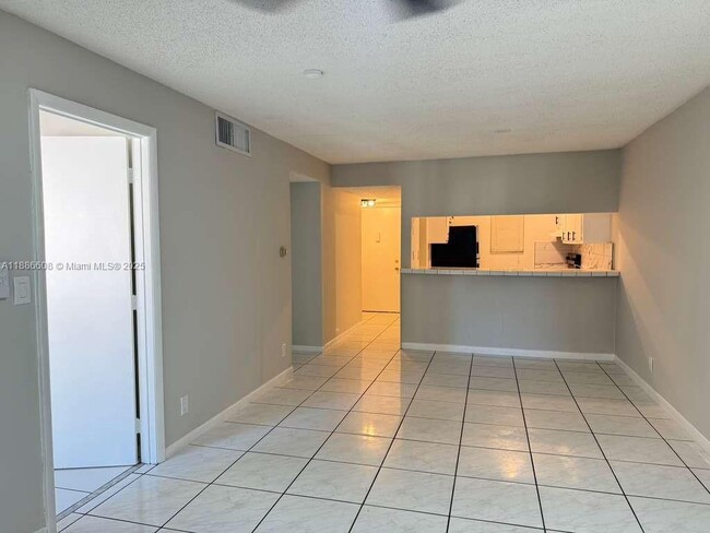 Foto del edificio - 7610 Stirling Rd