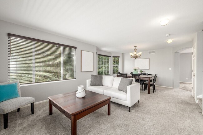 Building Photo - $0 DEPOSIT OPTION. BEAUTIFULLY MAINTAINED ...