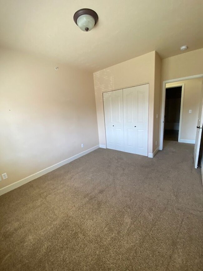 Building Photo - PHEASANT RUN CONDO (PR#10)