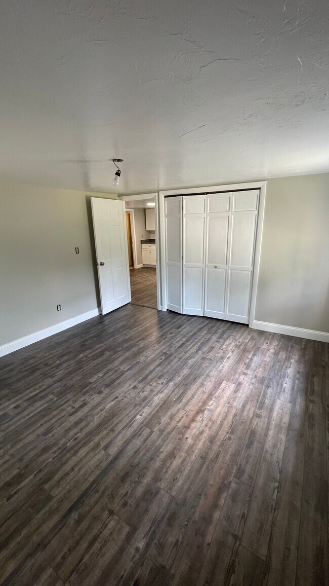 Bedroom 1 - 174 1/2 Lakeview Ave