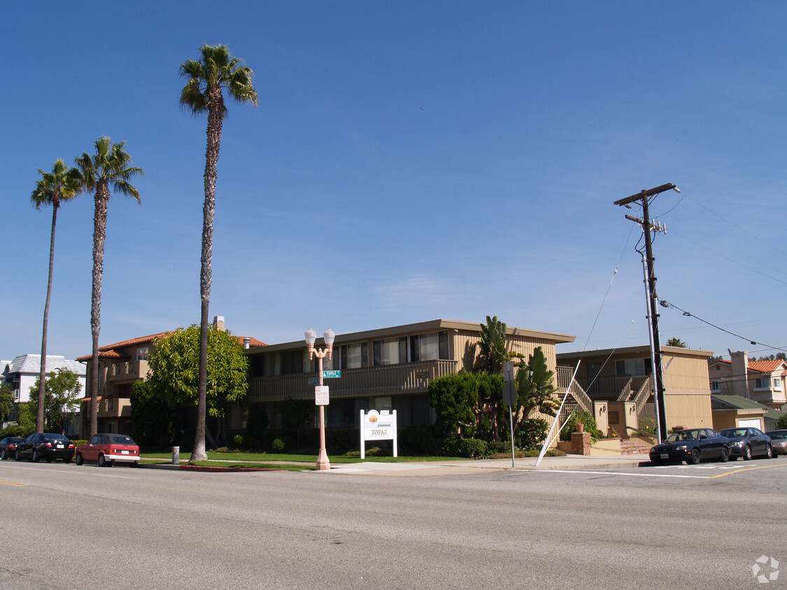 Primary Photo - Topaz Apartments