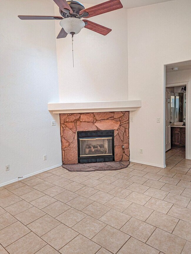 Foto del edificio - BEAUTIFUL PRESCOTT TOWN HOME AVAILABLE NOW!