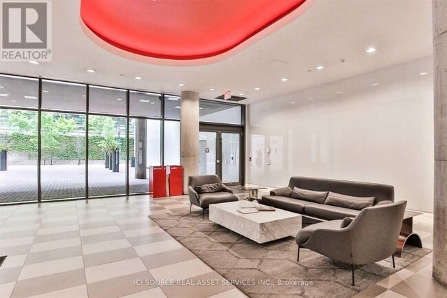 Building Photo - 461 Adelaide St W