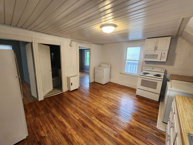 Foto del edificio - 136 Katahdin Ave