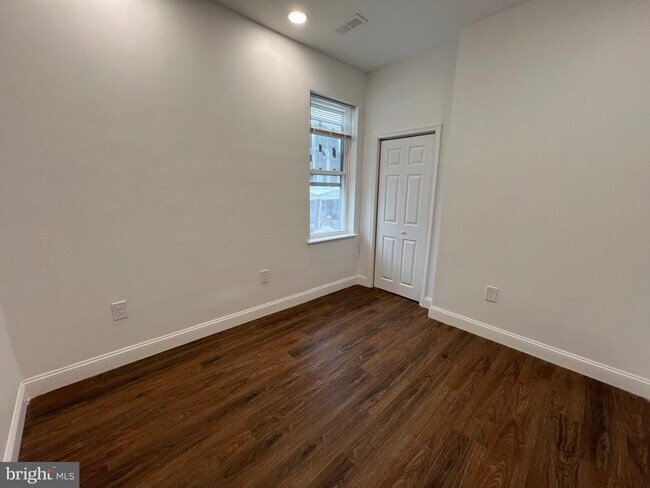 Foto del edificio - 2145 Elkins Ave