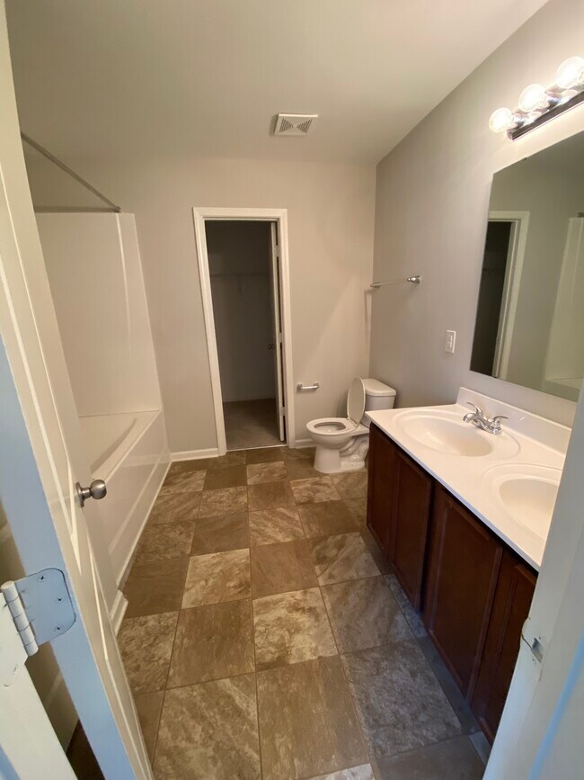 Baño principal - 2036 East Park Dr