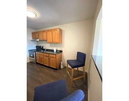 Building Photo - 745 E 6th St