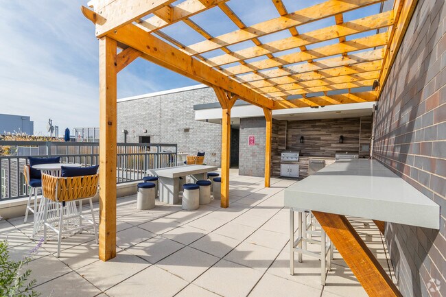 Salón en la azotea - Onyx on First