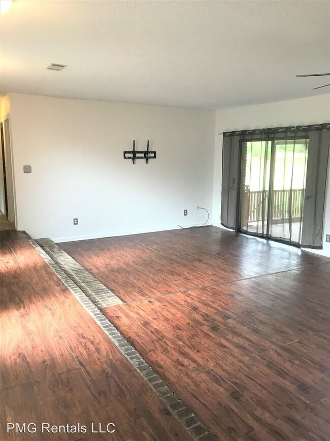 Building Photo - 3 br, 2 bath House - 103 Crest Drive