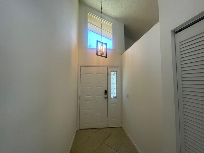 Building Photo - 121 Maplecrest Cir