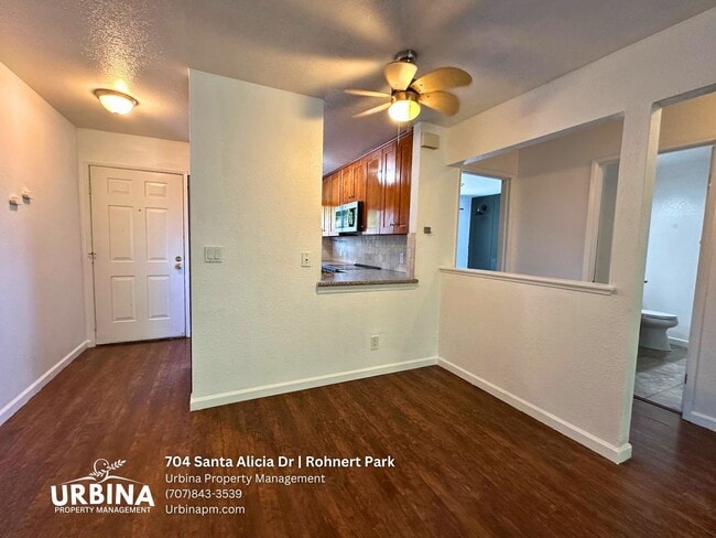 Building Photo - 704 Santa Alicia Dr