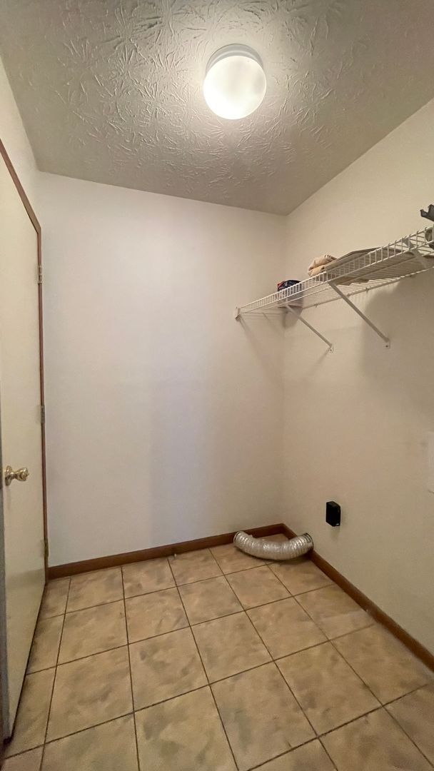 Foto del edificio - WEST LAFAYETTE...3 Bedroom  Bath