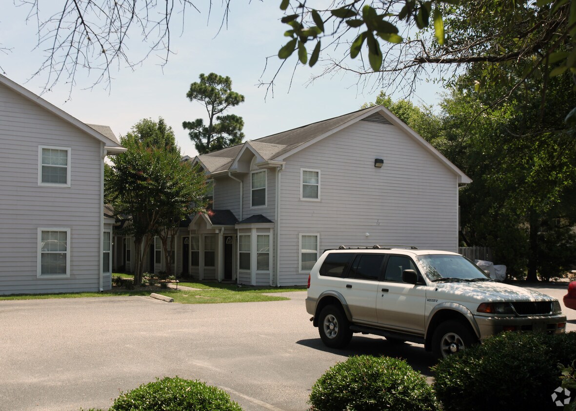 Building Photo - 712 67th Ave N