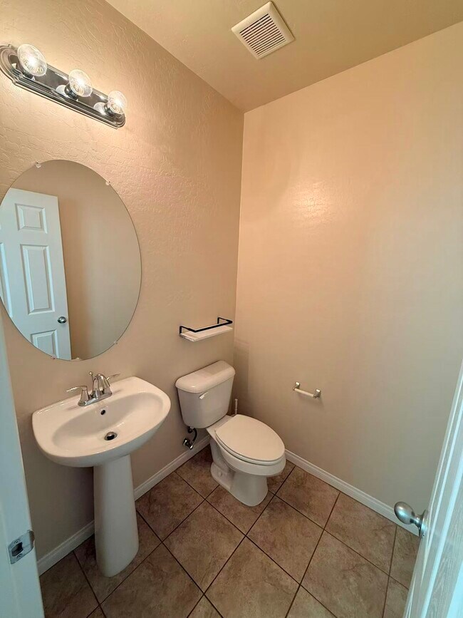 Foto del edificio - 212 Botanic Gardens Dr