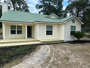 Building Photo - 218 Sparkleberry Ln