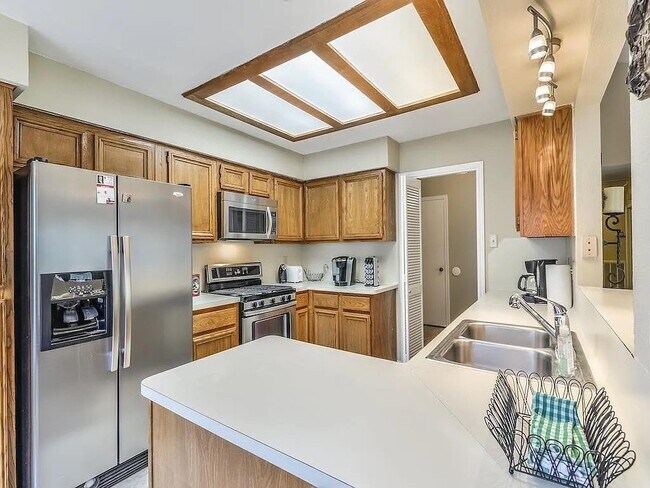 Building Photo - 22019 Knoll Lake Ln