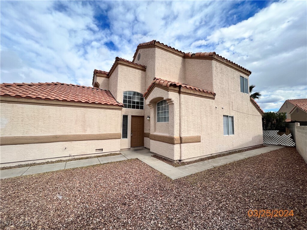 Foto principal - 5757 Yerington Ave