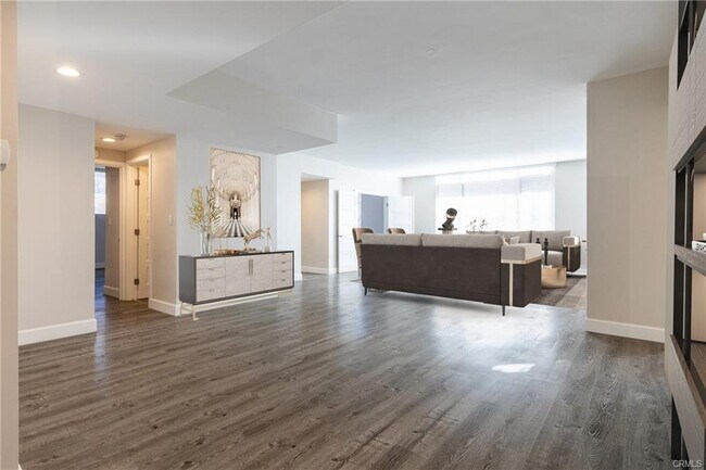 Foto del edificio - 412 N Palm Dr