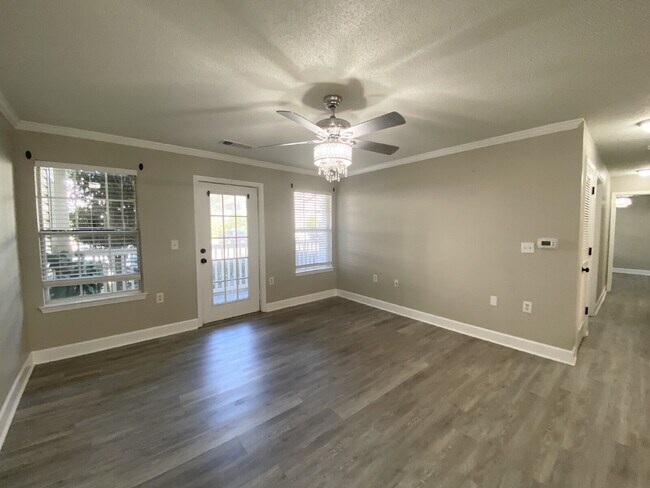 Foto del edificio - Renovated Two-Bedroom Condo for Rent!