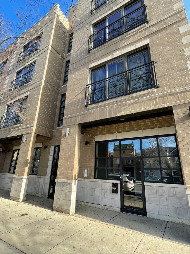 Building Photo - 1451 N Ashland Ave