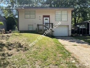 Building Photo - 841 SE Brookside Dr